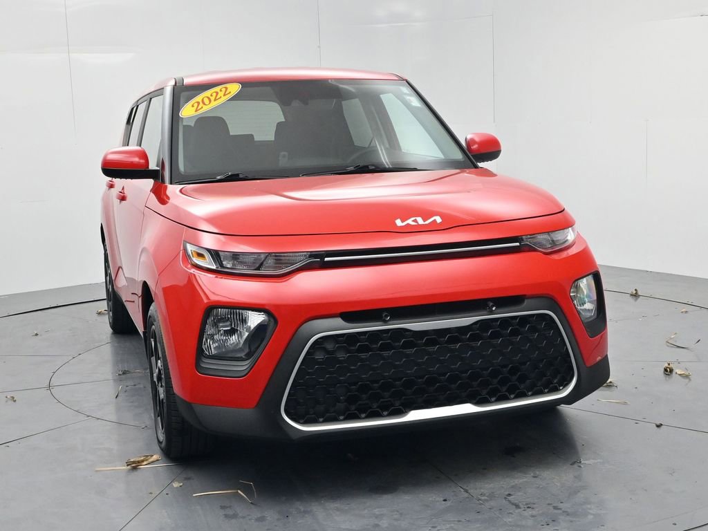Certified 2022 Kia Soul LX w/ Technology Package image 2