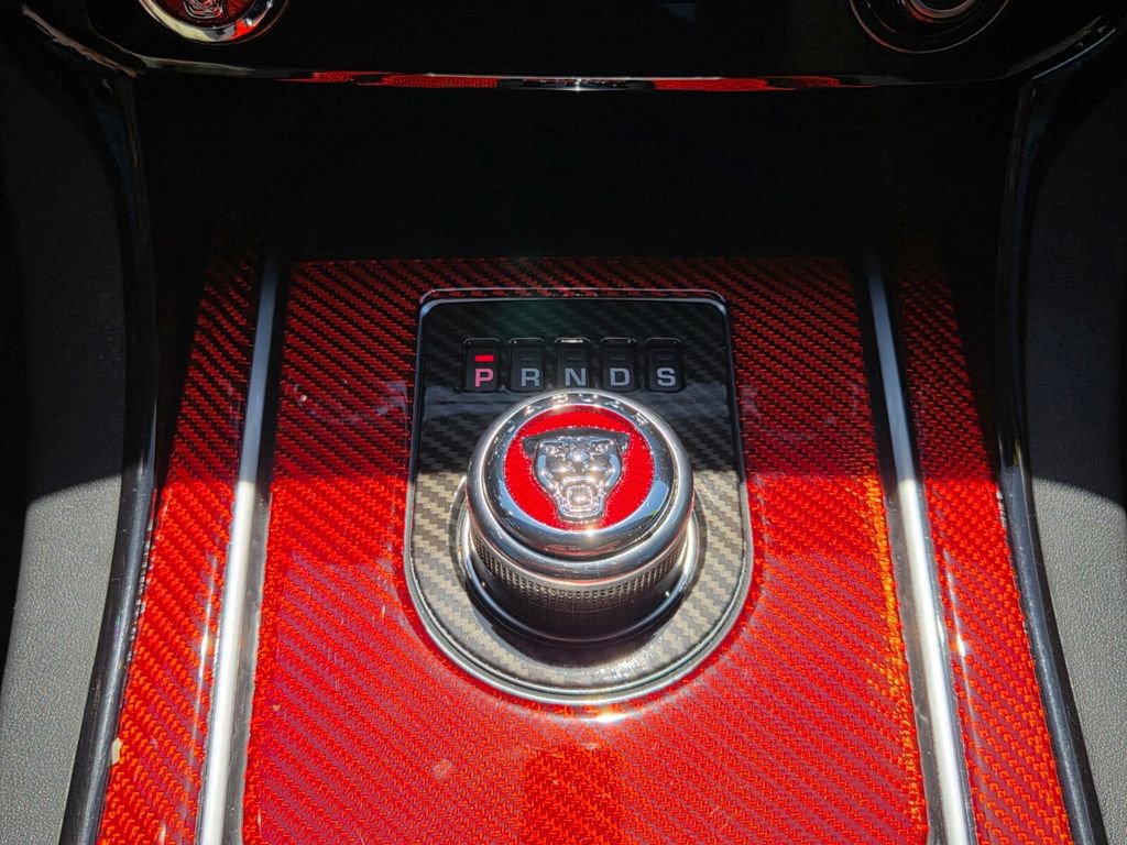 Used 2017 Jaguar XE Premium image 27