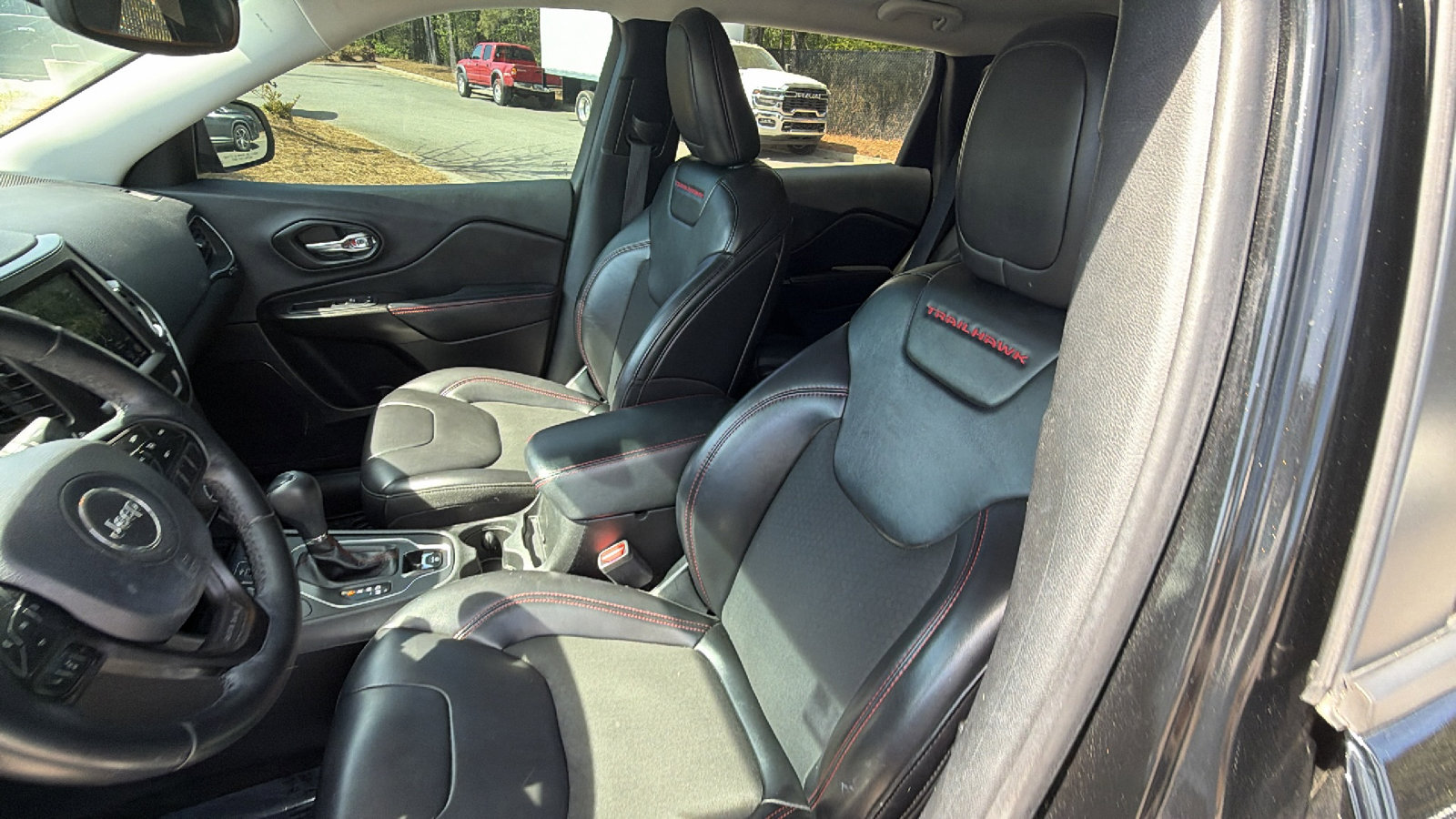 Used 2019 Jeep Cherokee Trailhawk image 17