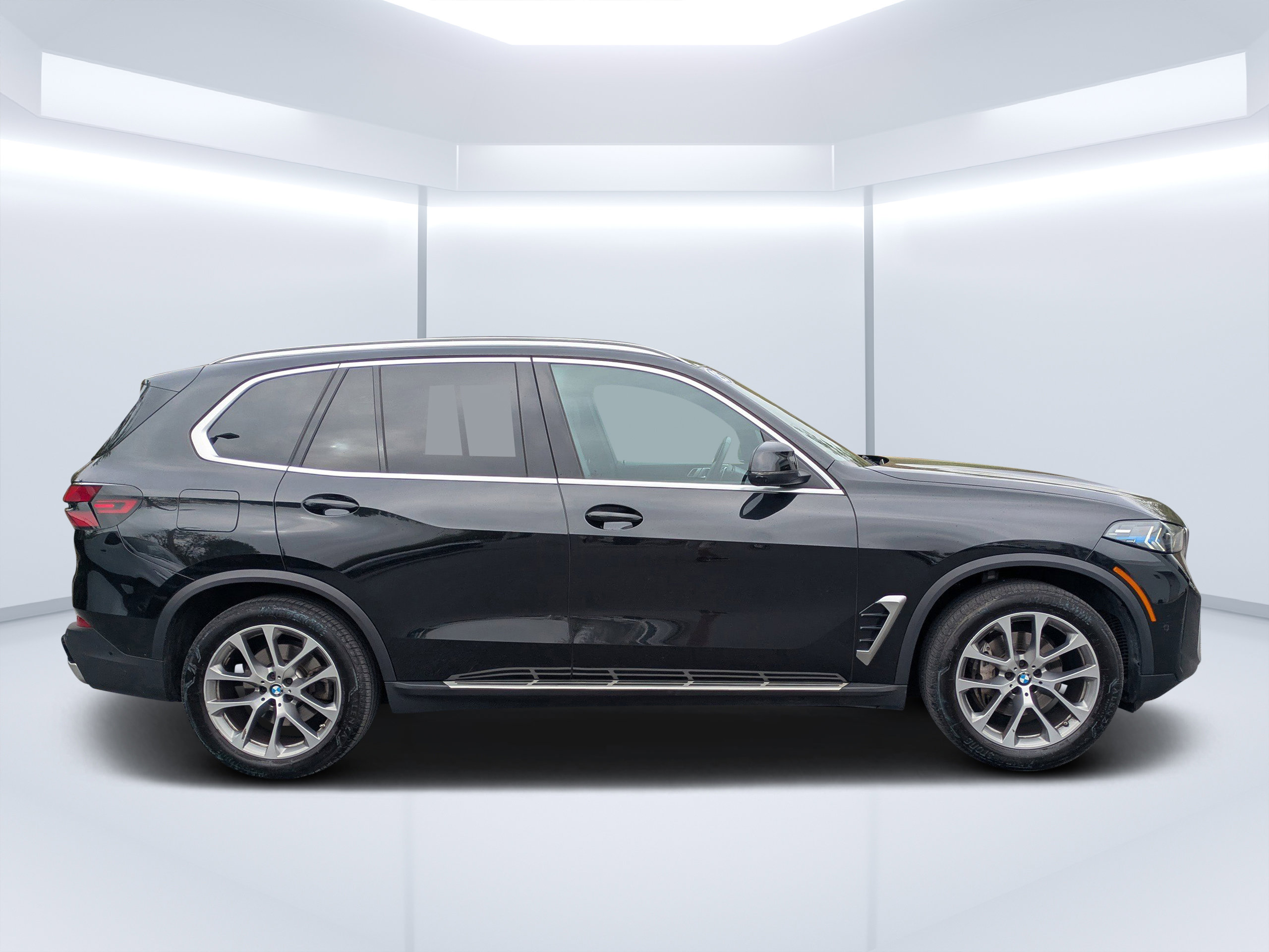 Used 2025 BMW X5 xDrive40i AWD/4WD image 2
