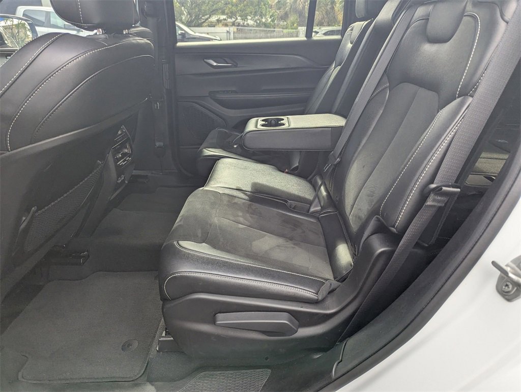 Used 2024 Jeep Grand Cherokee L Laredo image 23