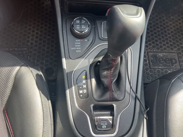 Used 2019 Jeep Cherokee Trailhawk image 23