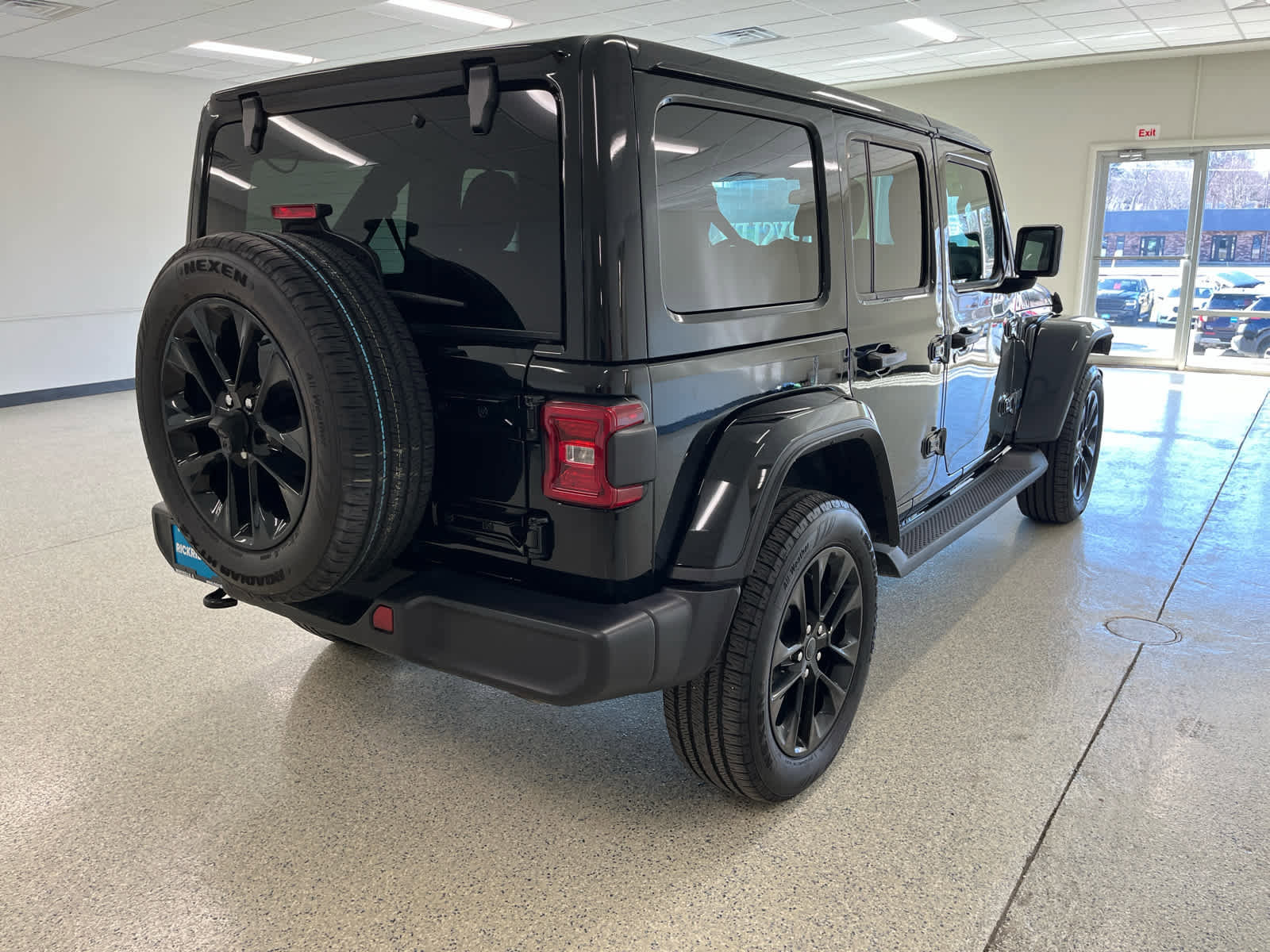 Used 2025 Jeep Wrangler Sahara image 6