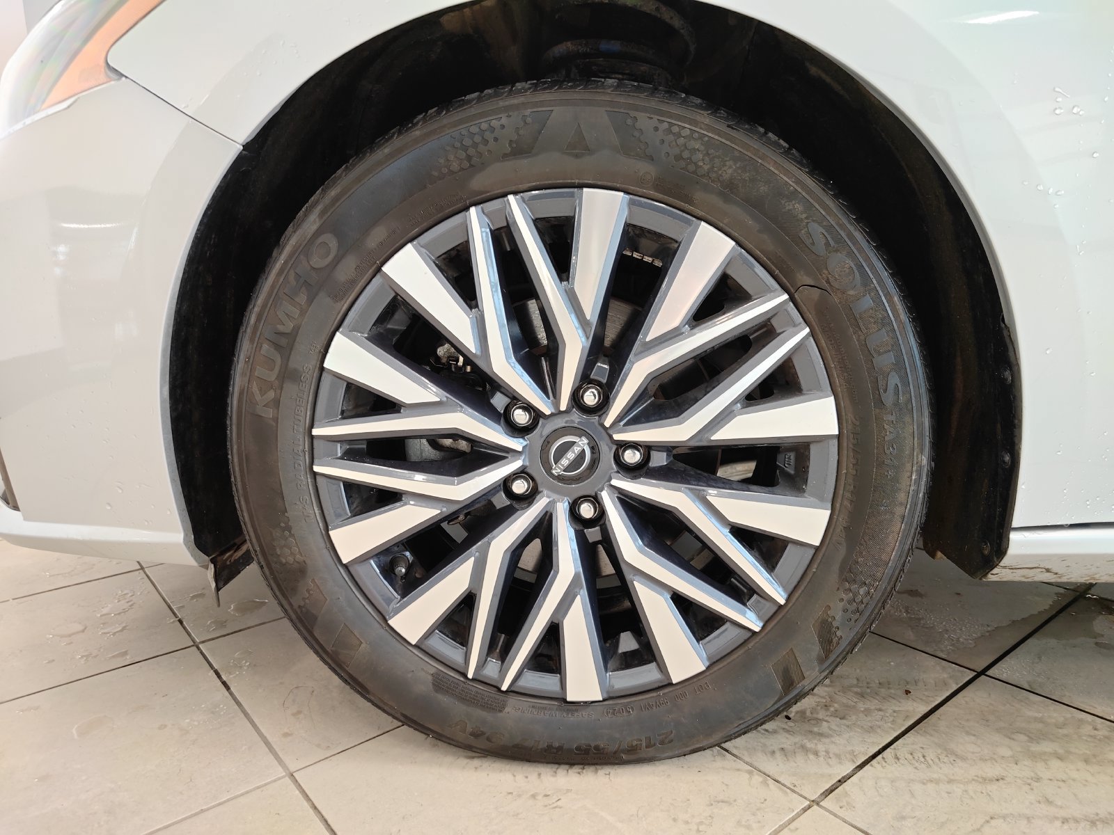Used 2025 Nissan Altima 2.5 SV FWD image 9