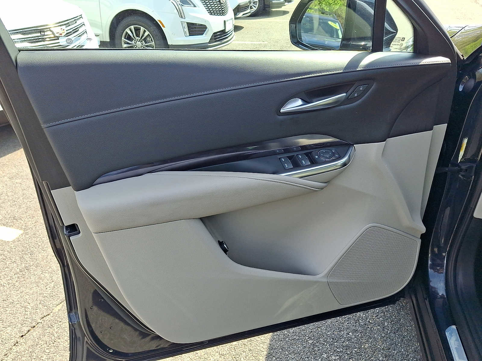 Used 2023 Cadillac XT4 Luxury AWD/4WD image 13