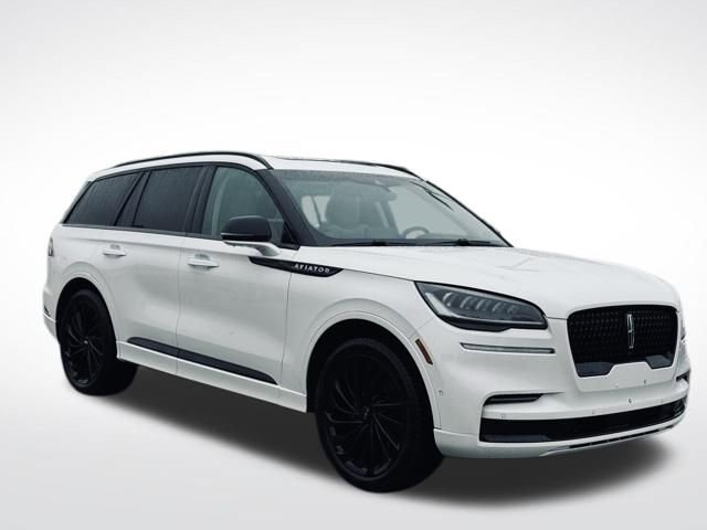 Used 2022 Lincoln Aviator Reserve w/ Equipment Group 201A image 4