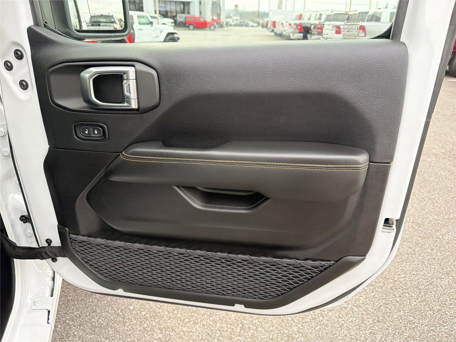 Used 2025 Jeep Wrangler Sahara w/ Safety Group image 15