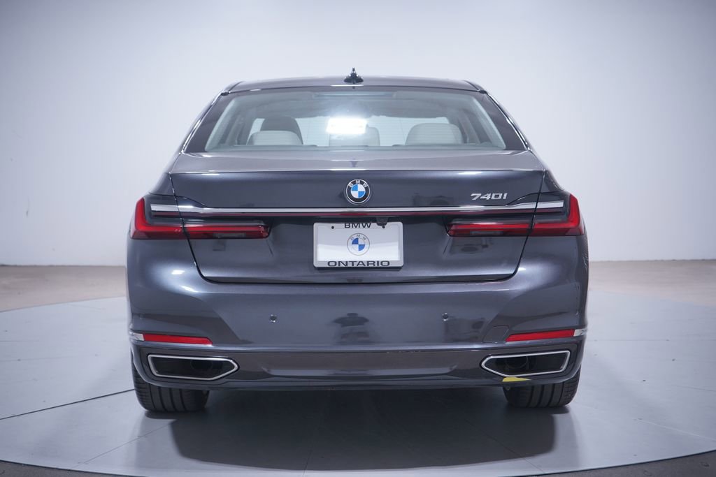 Used 2022 BMW 740i image 5