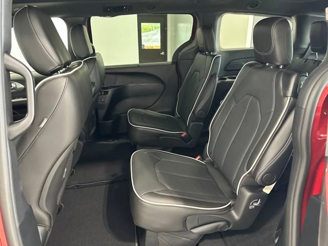New 2026 Chrysler Pacifica Limited w/ S Appearance Package image 7