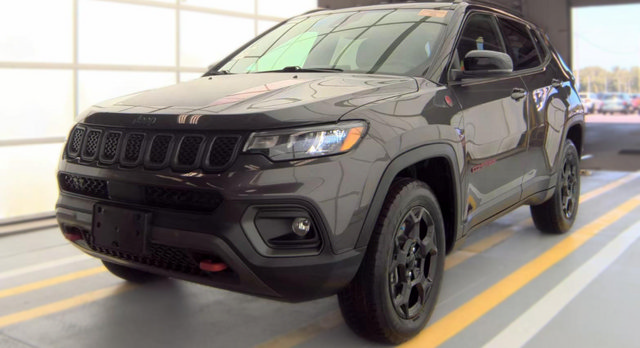 Used 2023 Jeep Compass Trailhawk AWD/4WD image 7