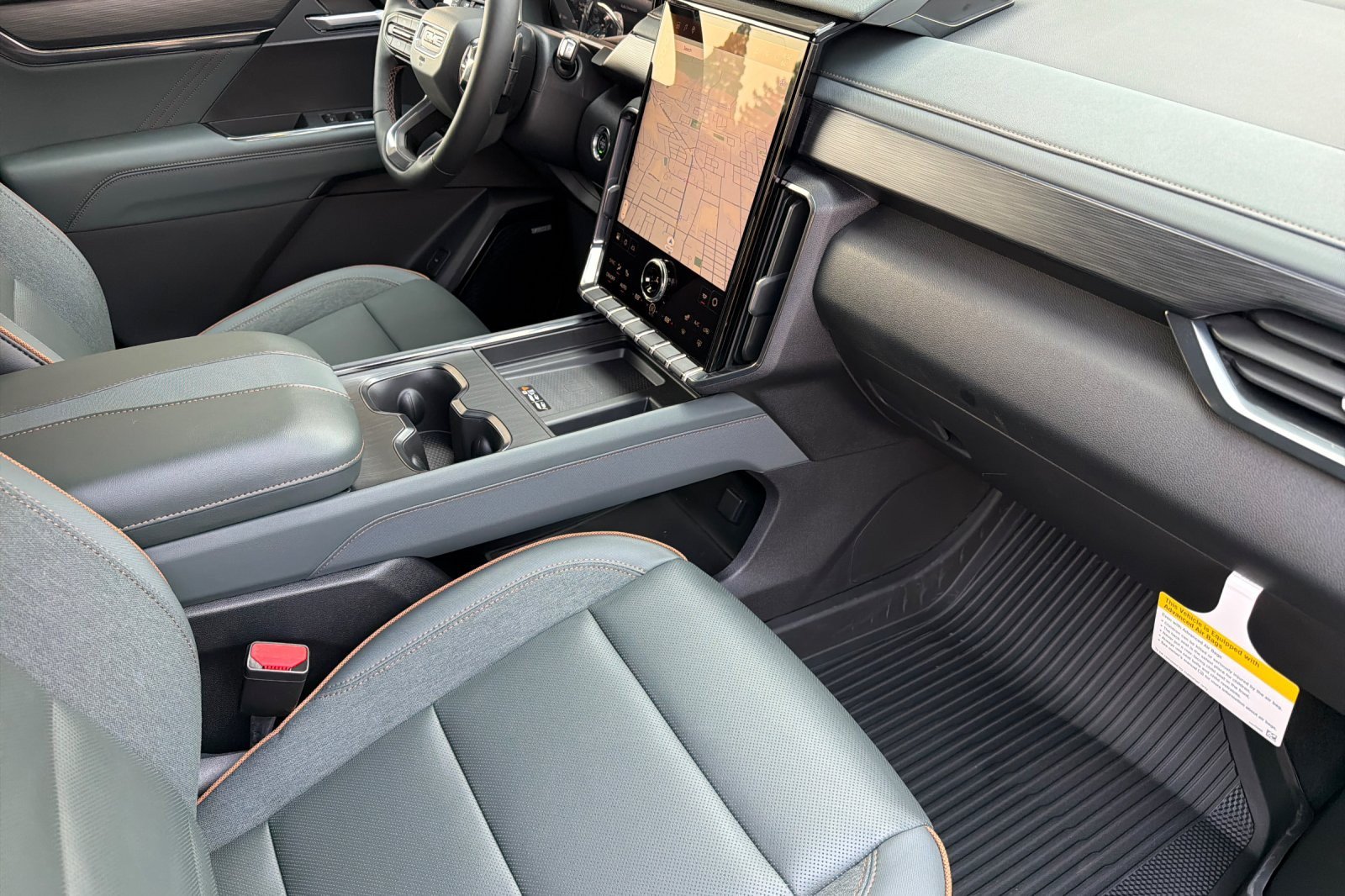 New 2026 GMC Acadia AT4 w/ LPO, Floor Liner Package AWD/4WD image 14