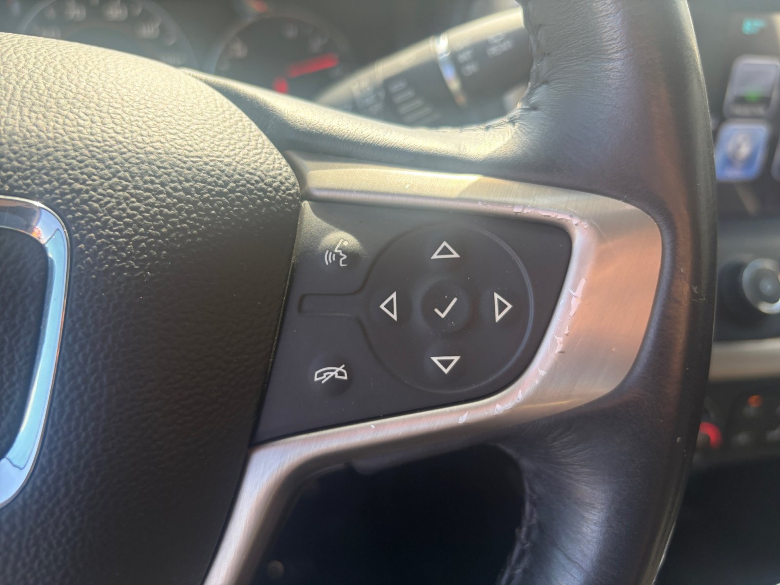 Used 2017 GMC Acadia Denali w/ Technology Package FWD image 11