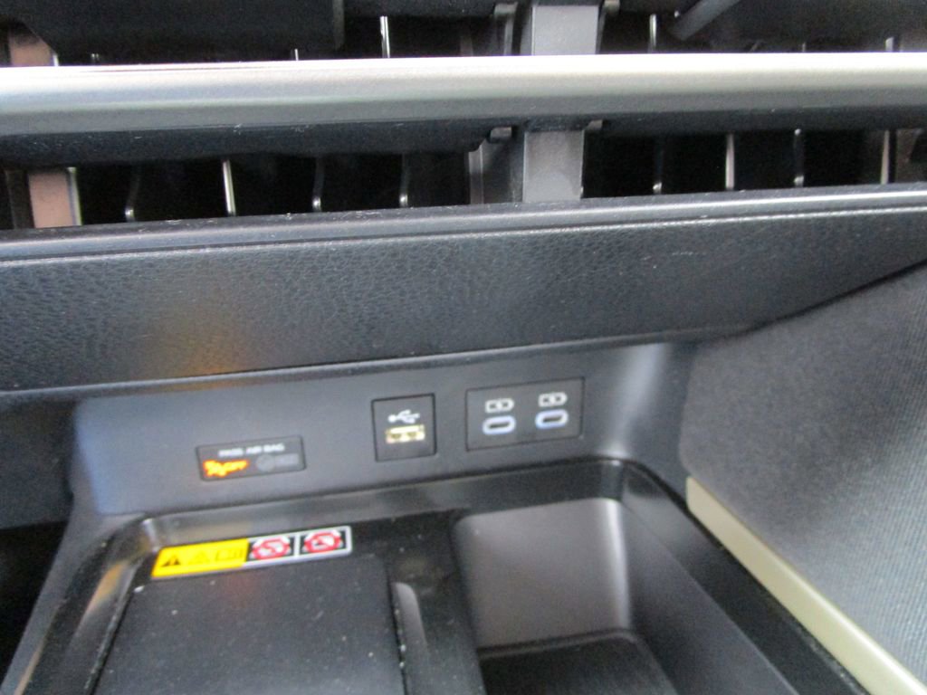 Used 2025 Toyota Camry LE image 28