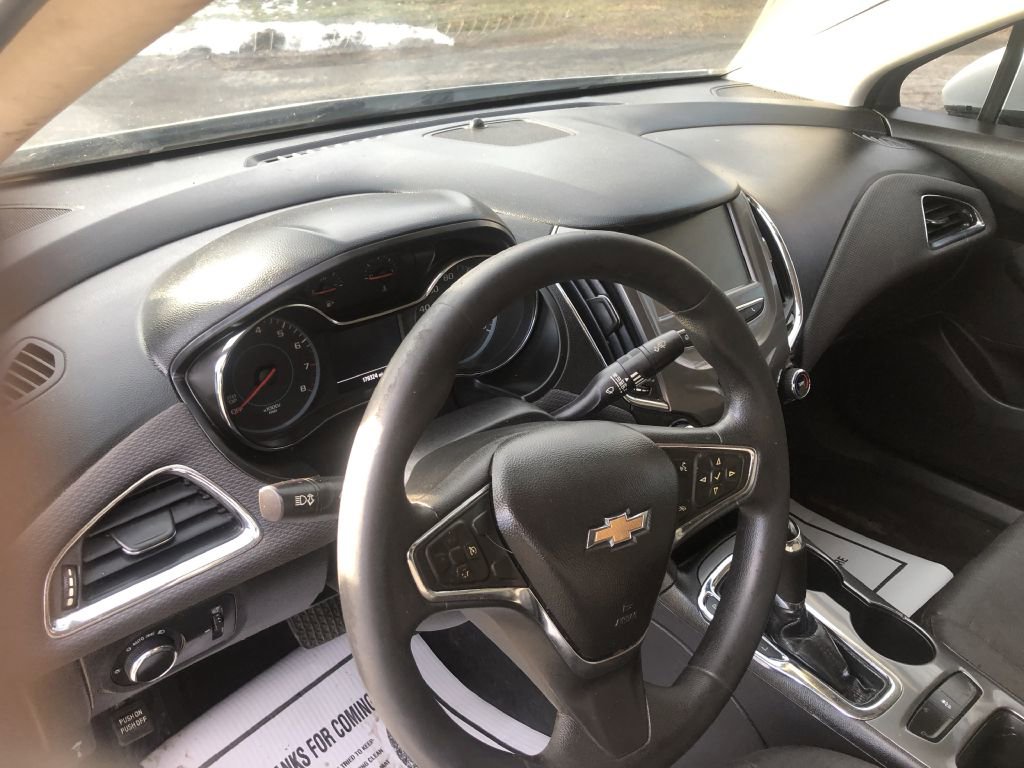 Used 2018 Chevrolet Cruze LT image 21