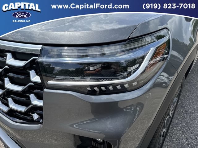 Certified 2025 Ford Explorer Platinum w/ Ultimate Package AWD/4WD image 11