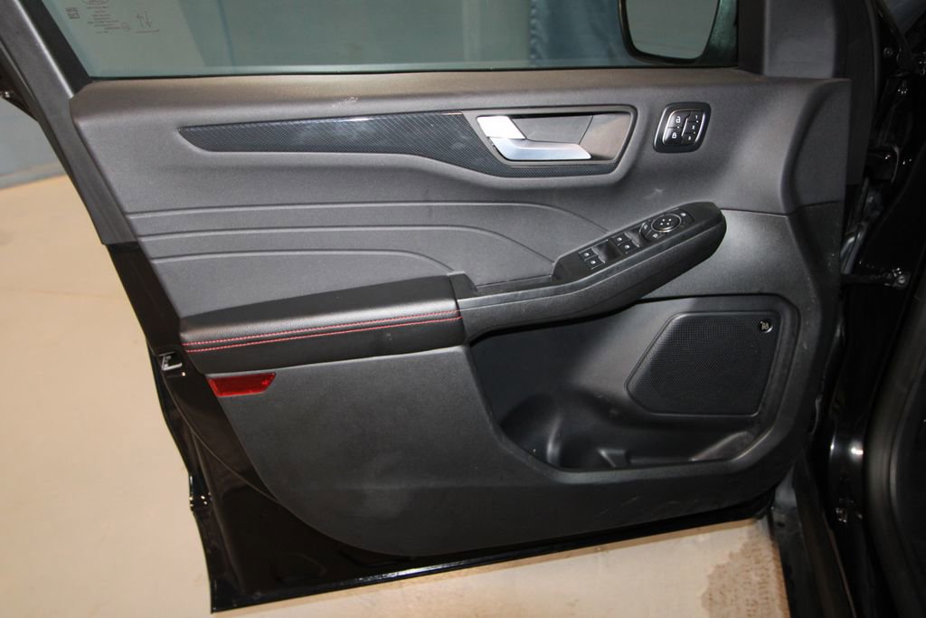 Used 2025 Ford Escape ST-Line Elite w/ Premium Technology Package AWD/4WD image 5