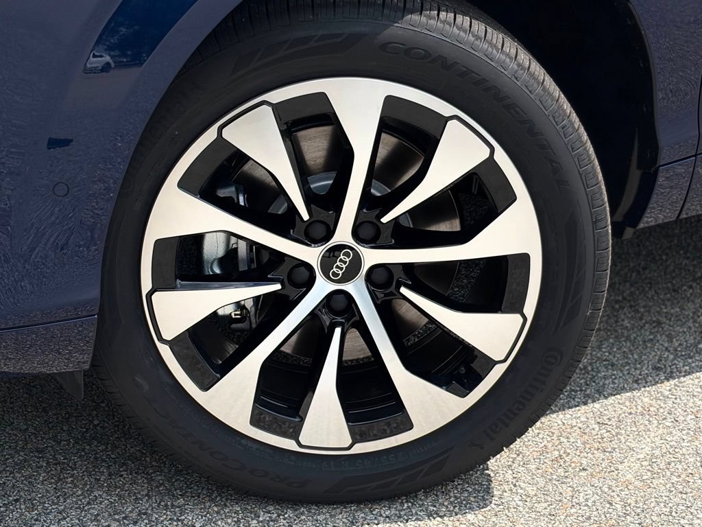 New 2026 Audi Q3 quattro 2.0T AWD/4WD image 2