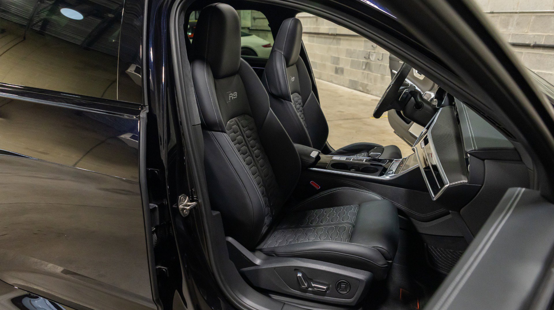 Used 2024 Audi RS 6 performance image 48