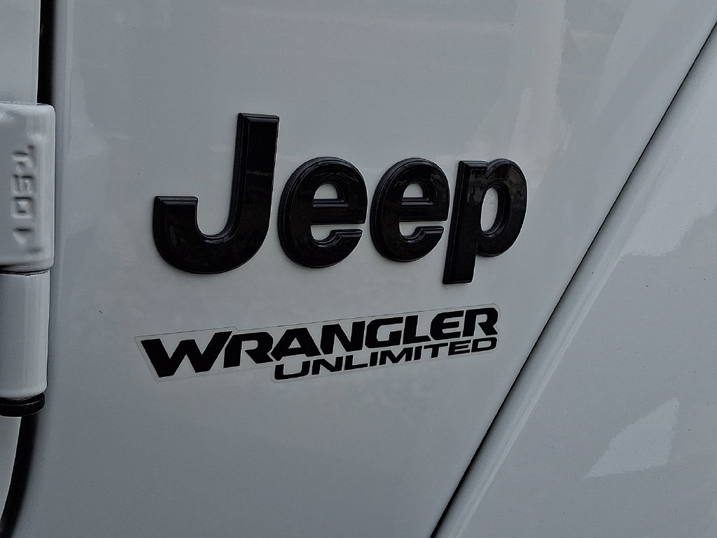 Used 2022 Jeep Wrangler Unlimited Sahara AWD/4WD image 31