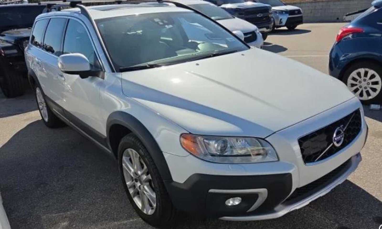 Used 2016 Volvo XC70 T5 Platinum w/ Protection Package image 9