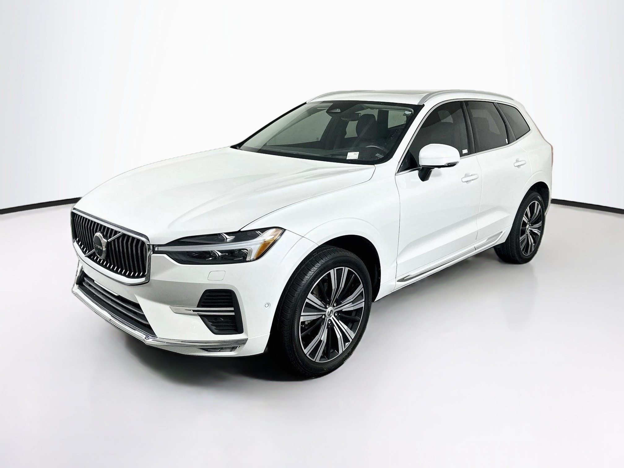 Used 2022 Volvo XC60 B5 Inscription w/ Advanced Package FWD image 3