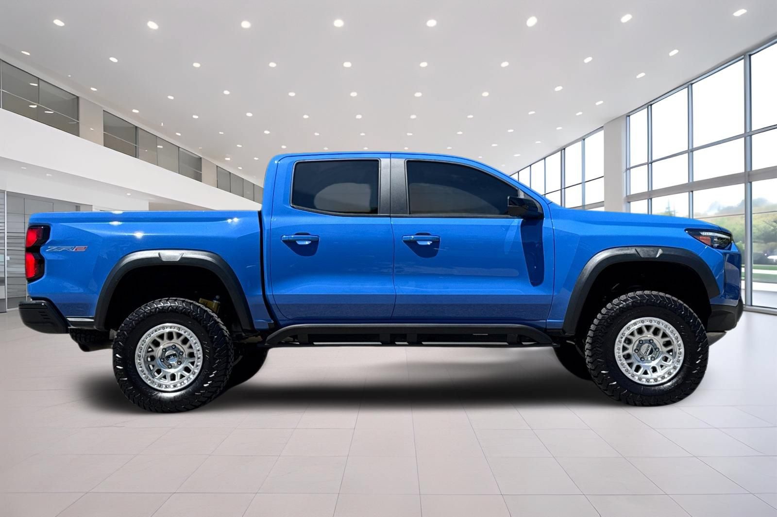 Used 2025 Chevrolet Colorado ZR2 w/ Technology Package AWD/4WD image 3