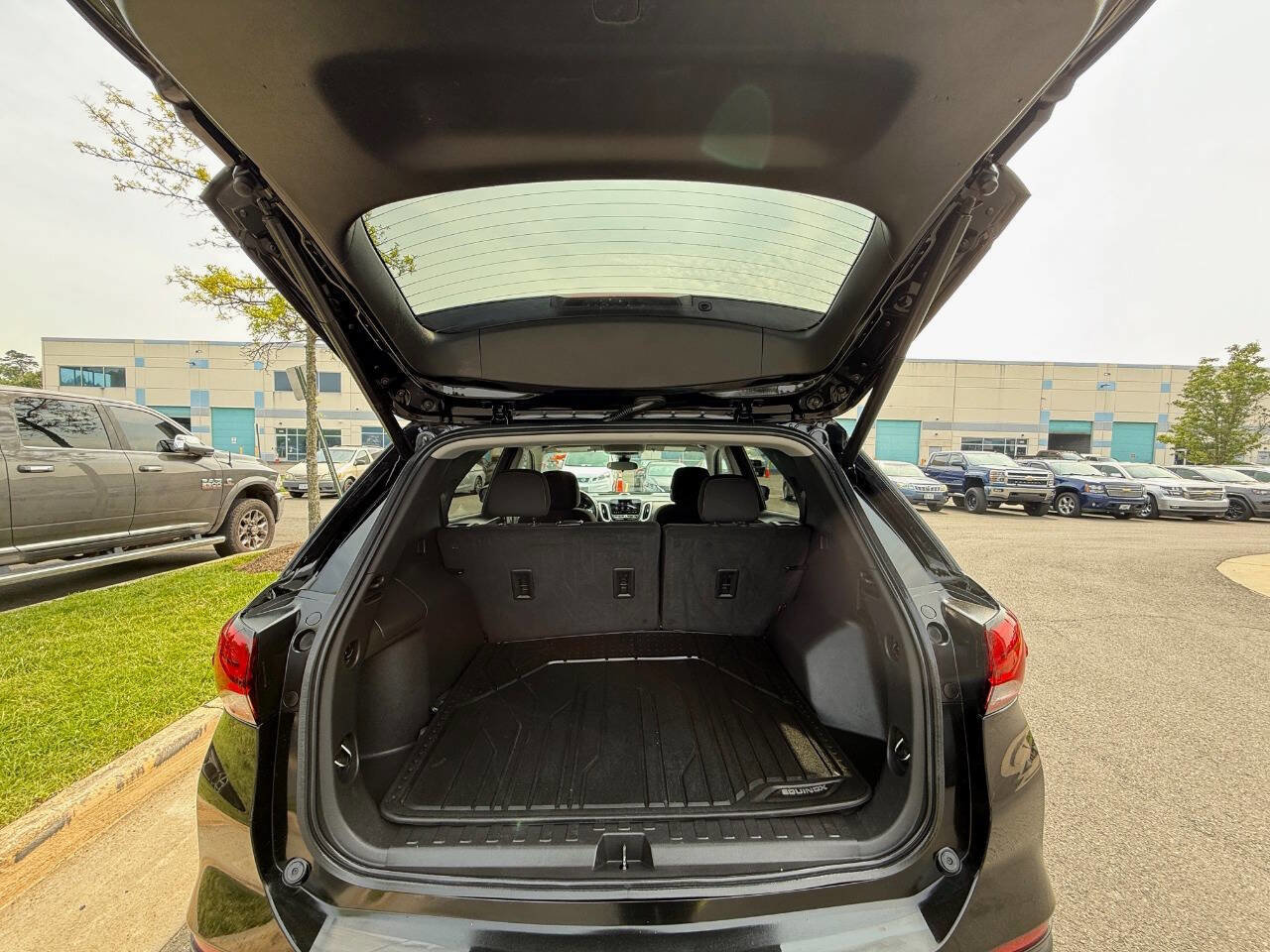 Used 2023 Chevrolet Equinox LT image 27