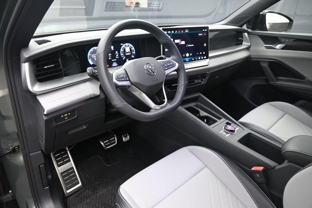 New 2026 Volkswagen Tiguan SE R-Line FWD image 19