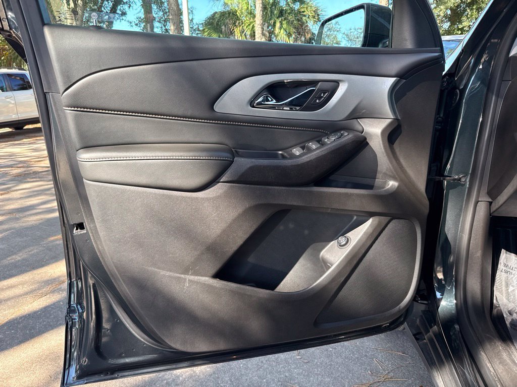 Used 2021 Chevrolet Traverse LT FWD image 14