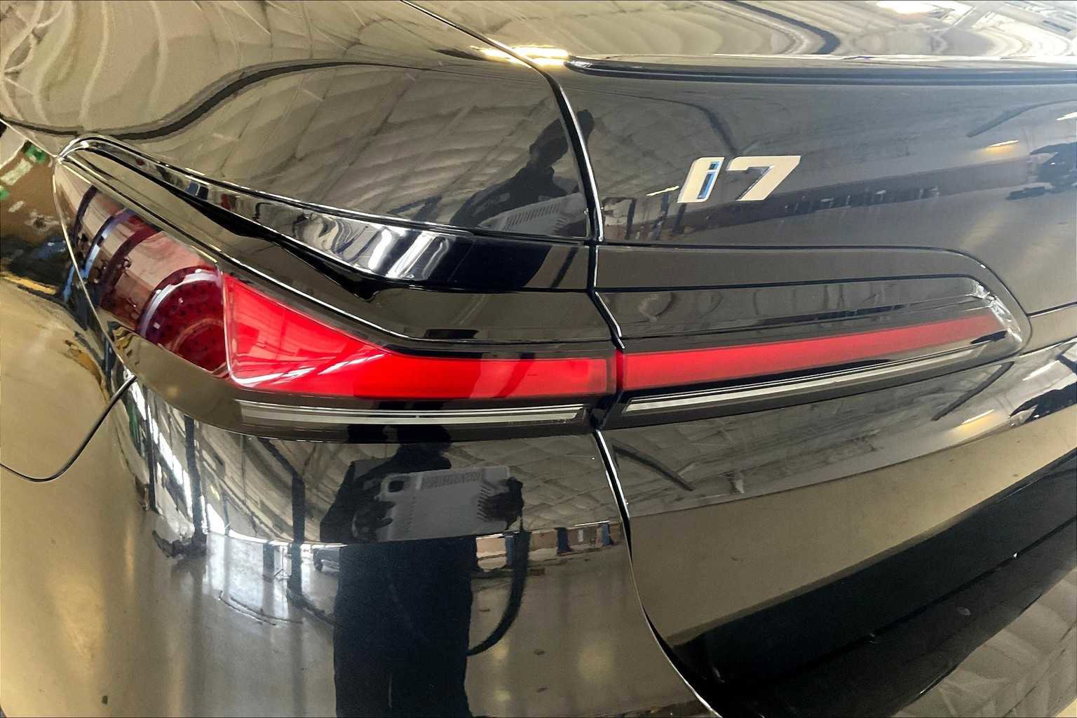 Used 2023 BMW i7 xDrive60 image 26