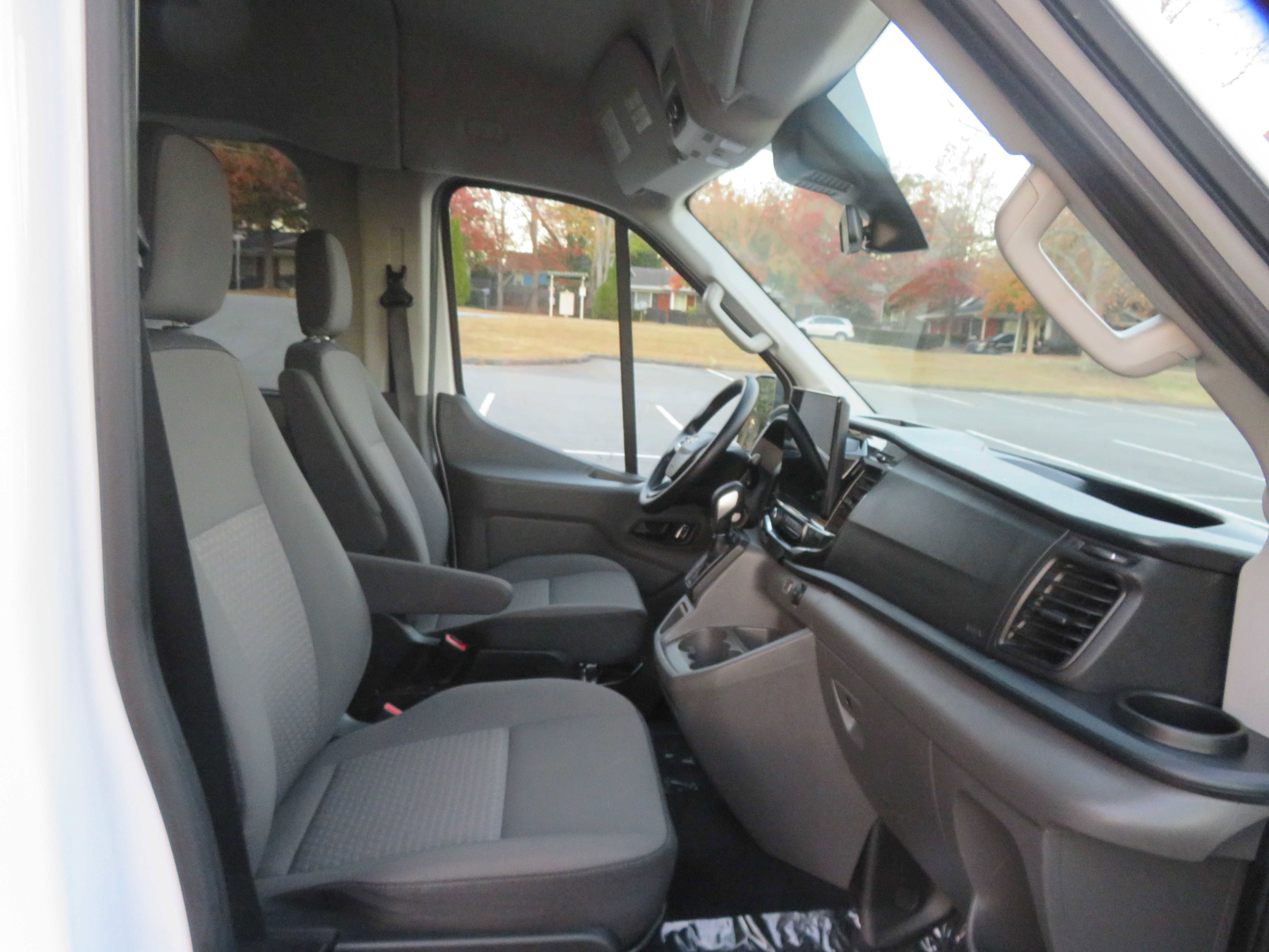 Used 2024 Ford Transit 350 XLT image 33