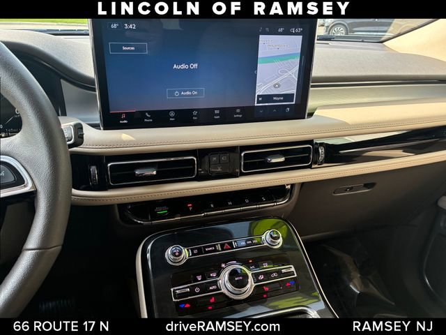 Used 2023 Lincoln Nautilus AWD w/ Premium Package image 18