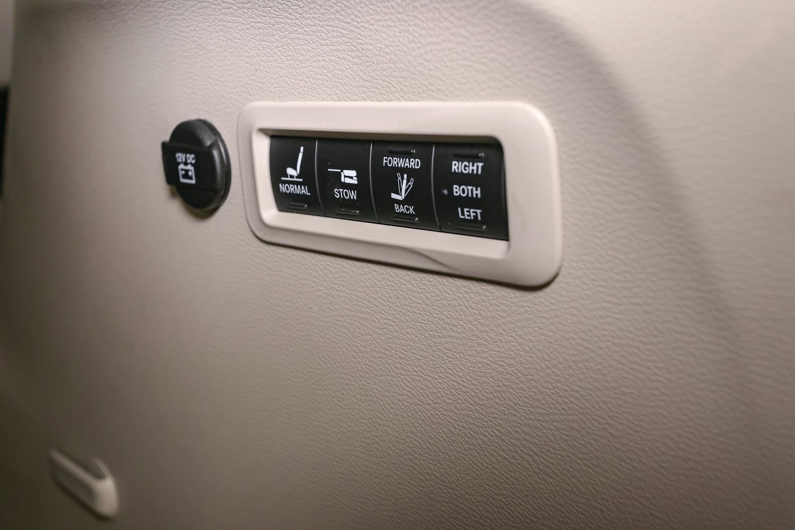 Used 2022 Chrysler Pacifica Limited w/ Uconnect Theater Family Group AWD/4WD image 14