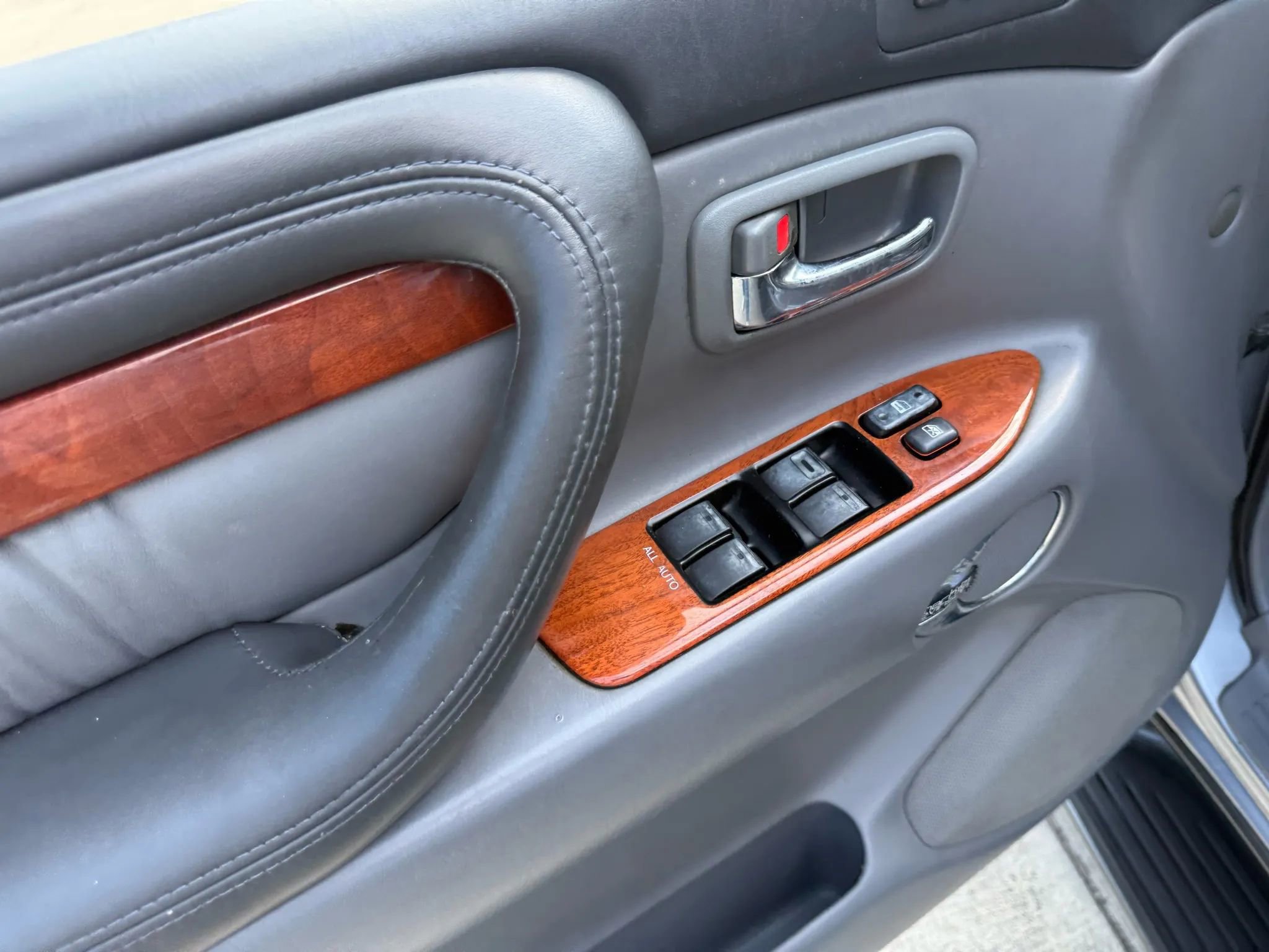 Used 2002 Lexus LX 470 4WD image 24