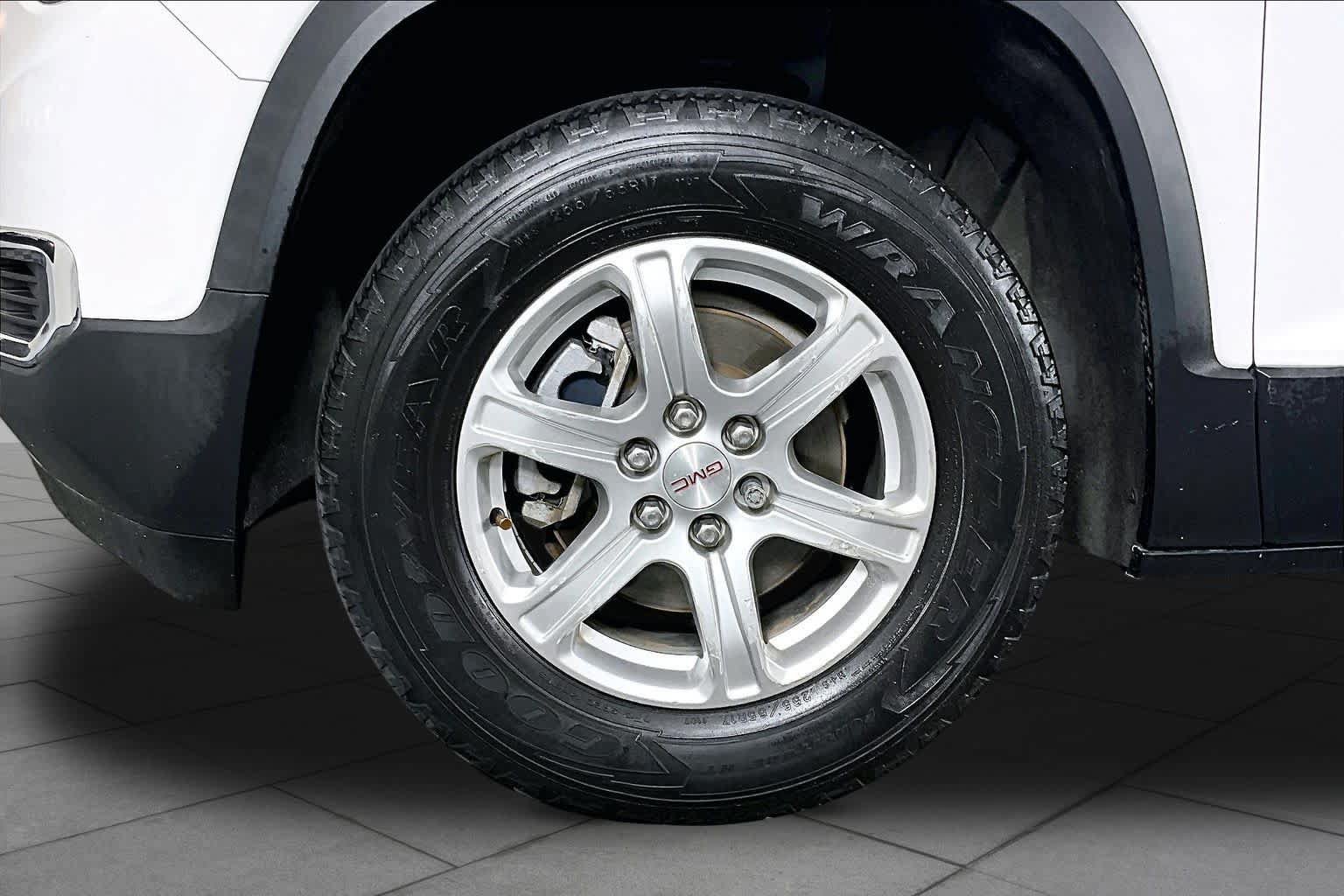 Used 2019 GMC Acadia SLE FWD image 11