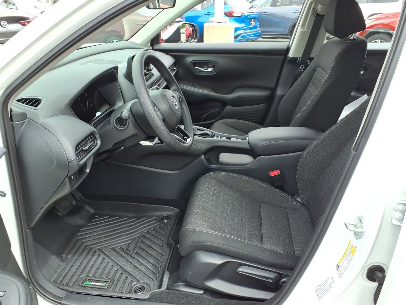 Certified 2025 Honda HR-V LX image 4
