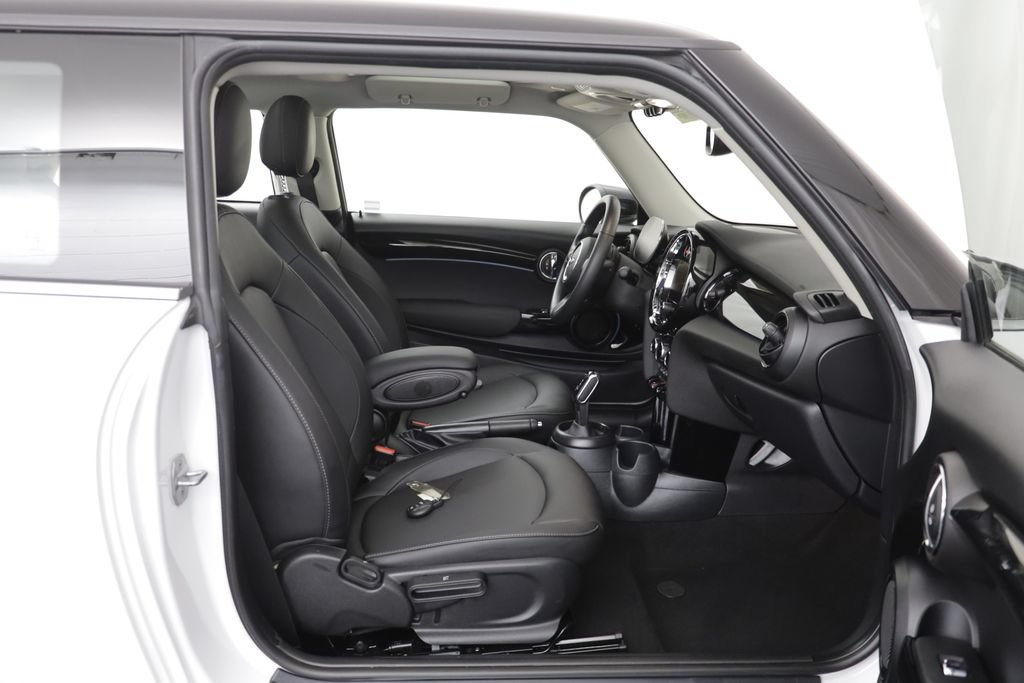 Certified 2024 MINI Cooper 2-Door Hardtop FWD image 19
