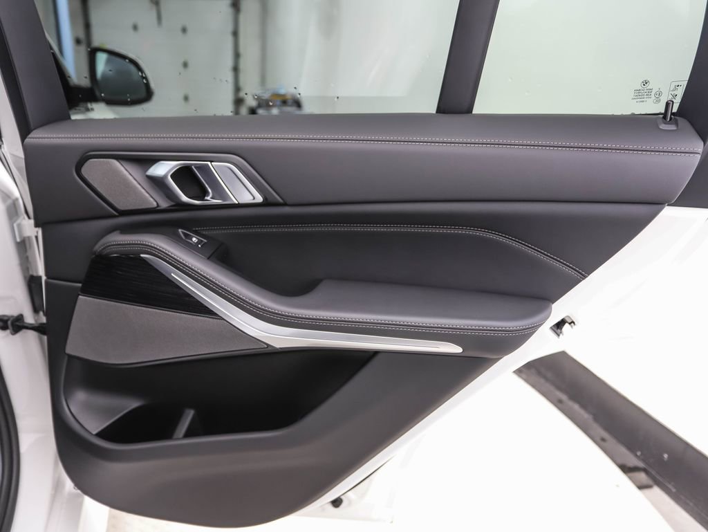 Used 2026 BMW X5 xDrive40i w/ M Sport Package image 23