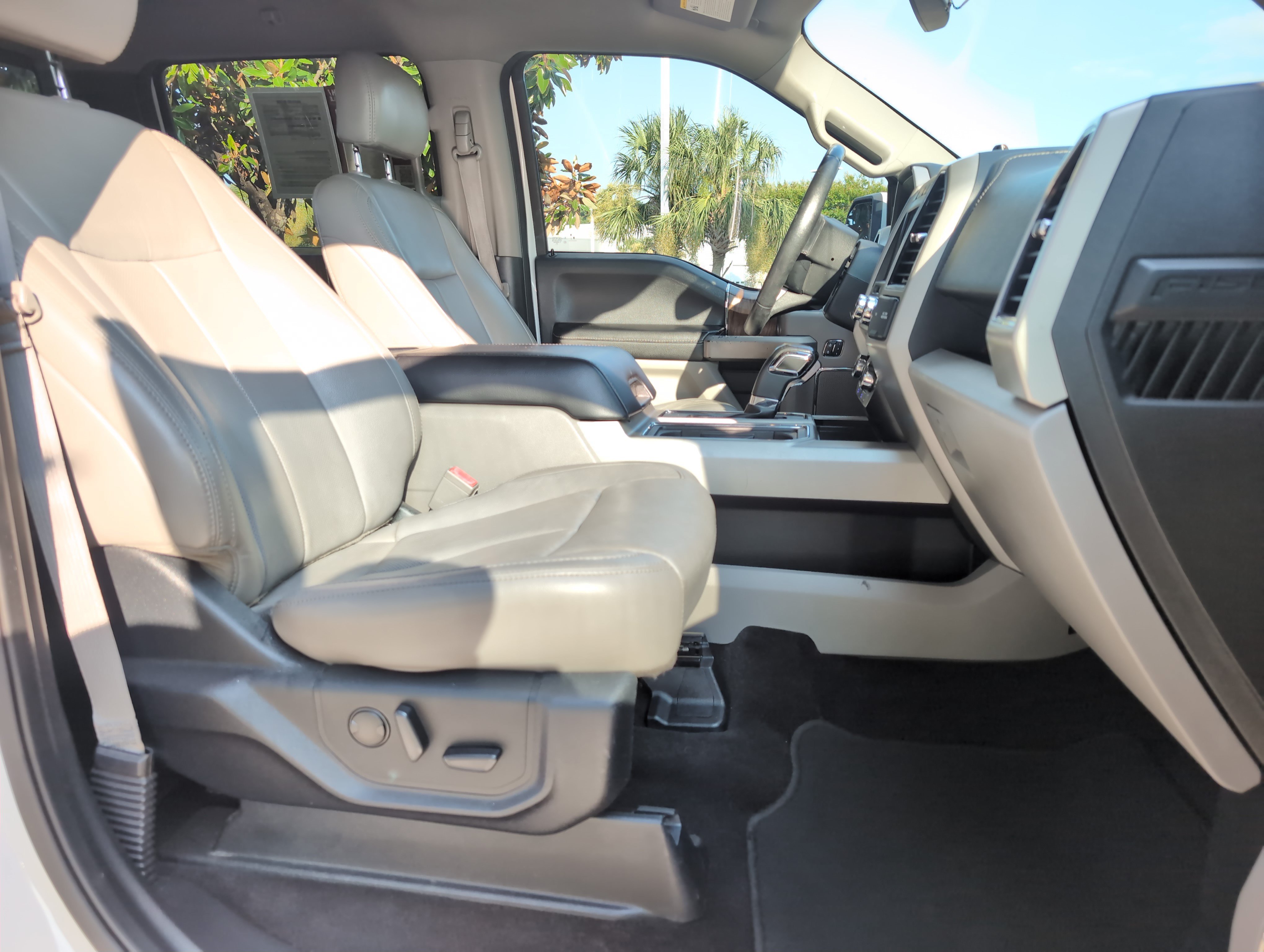 Used 2020 Ford F150 Lariat RWD image 32