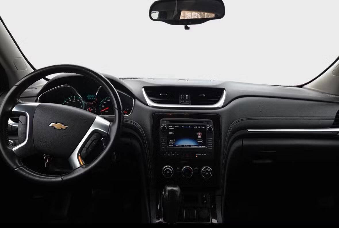 Used 2016 Chevrolet Traverse LT w/ Style and Technology Package image 9