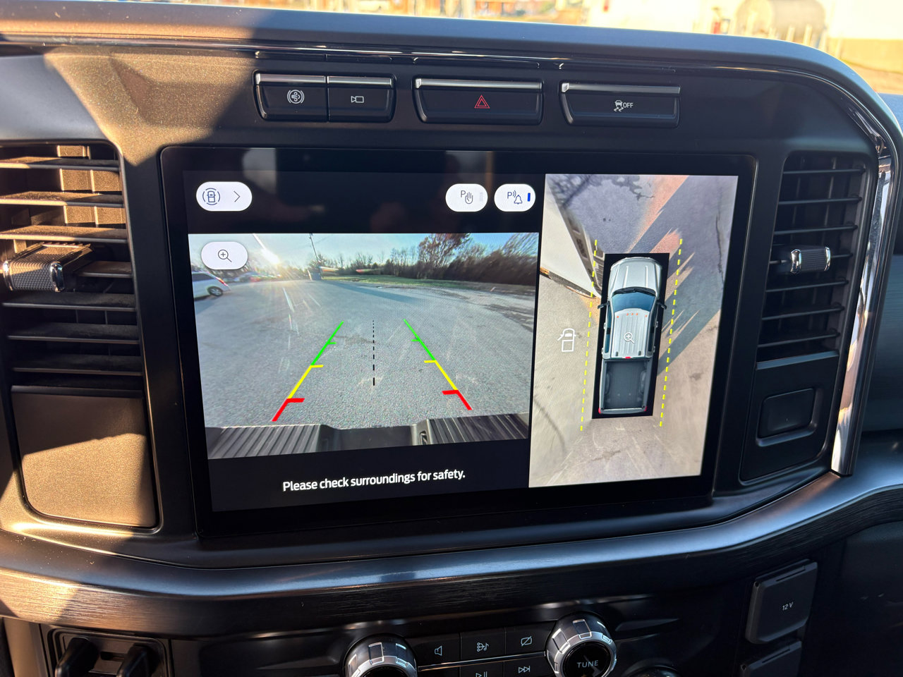 Used 2023 Ford F350 Lariat image 28