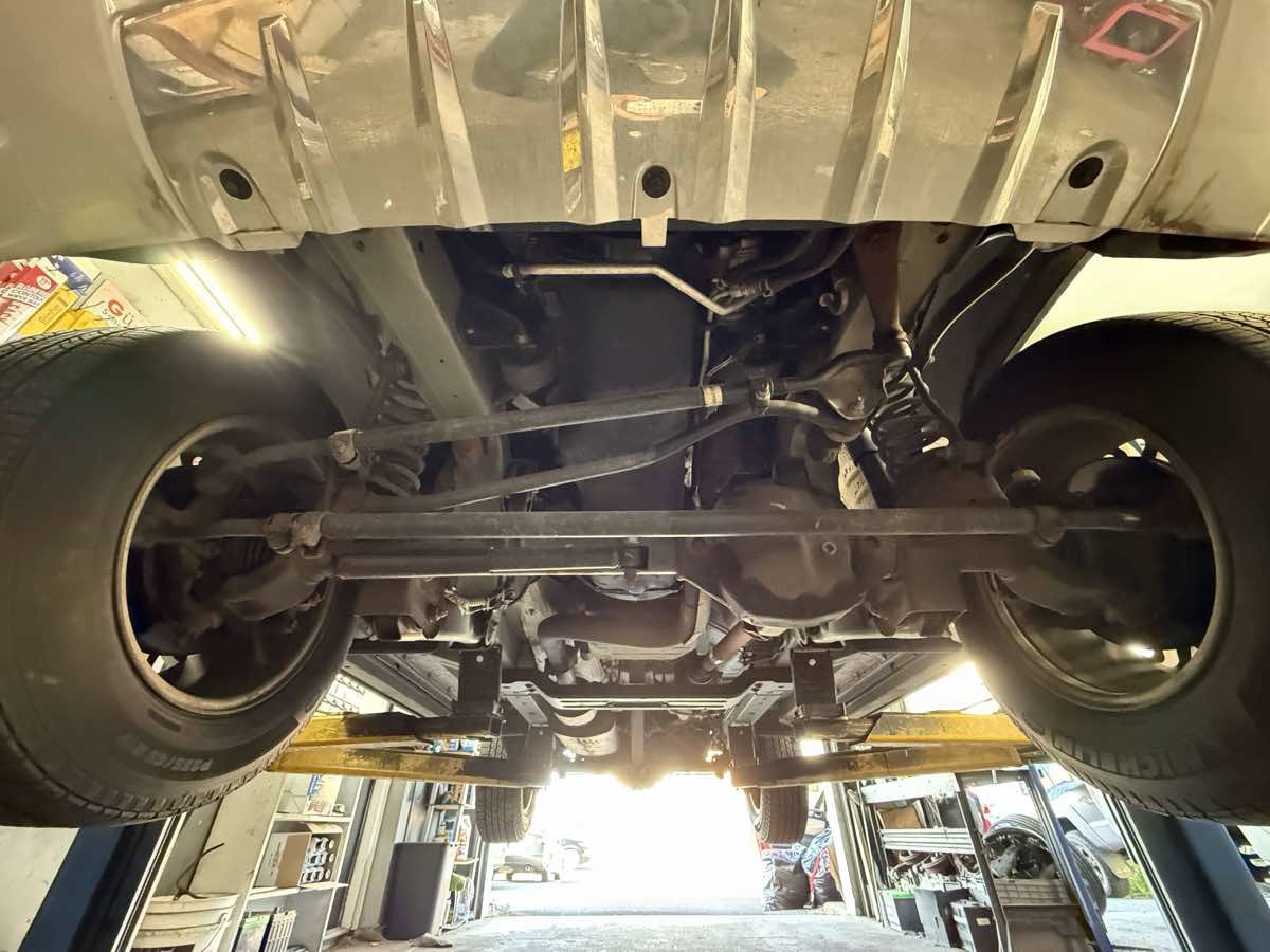 Used 2004 Jeep Grand Cherokee Limited w/ Cold Weather Group AWD/4WD image 30