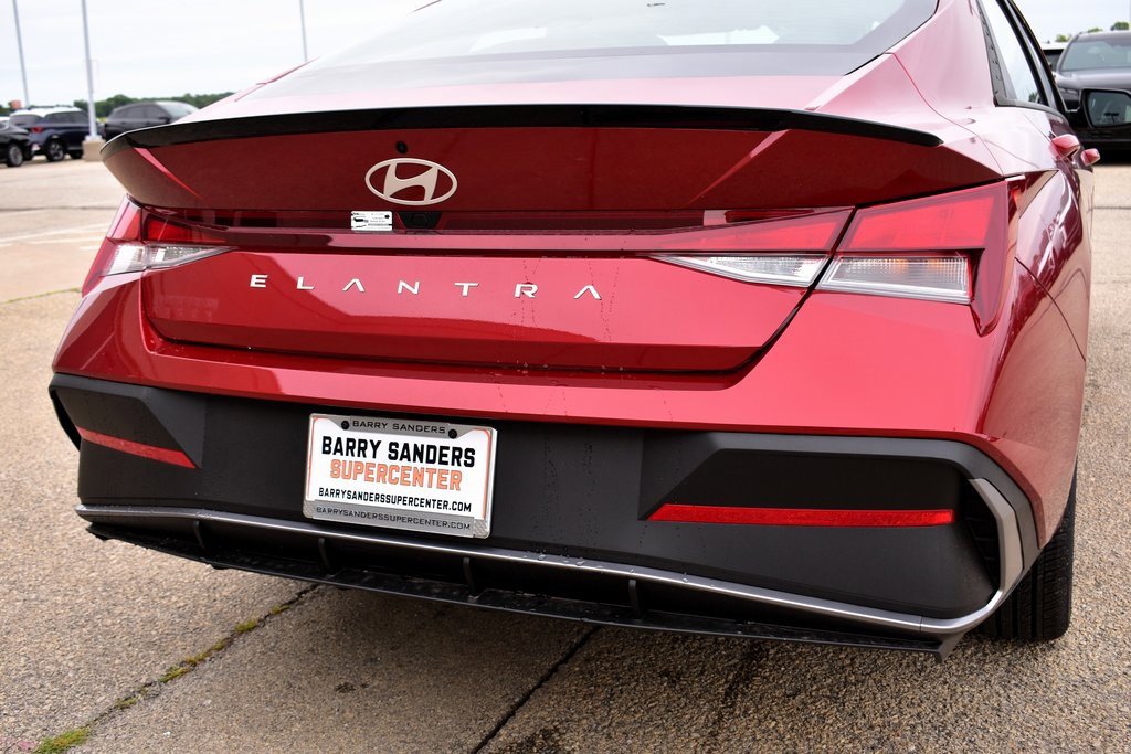 New 2025 Hyundai Elantra Sport image 9