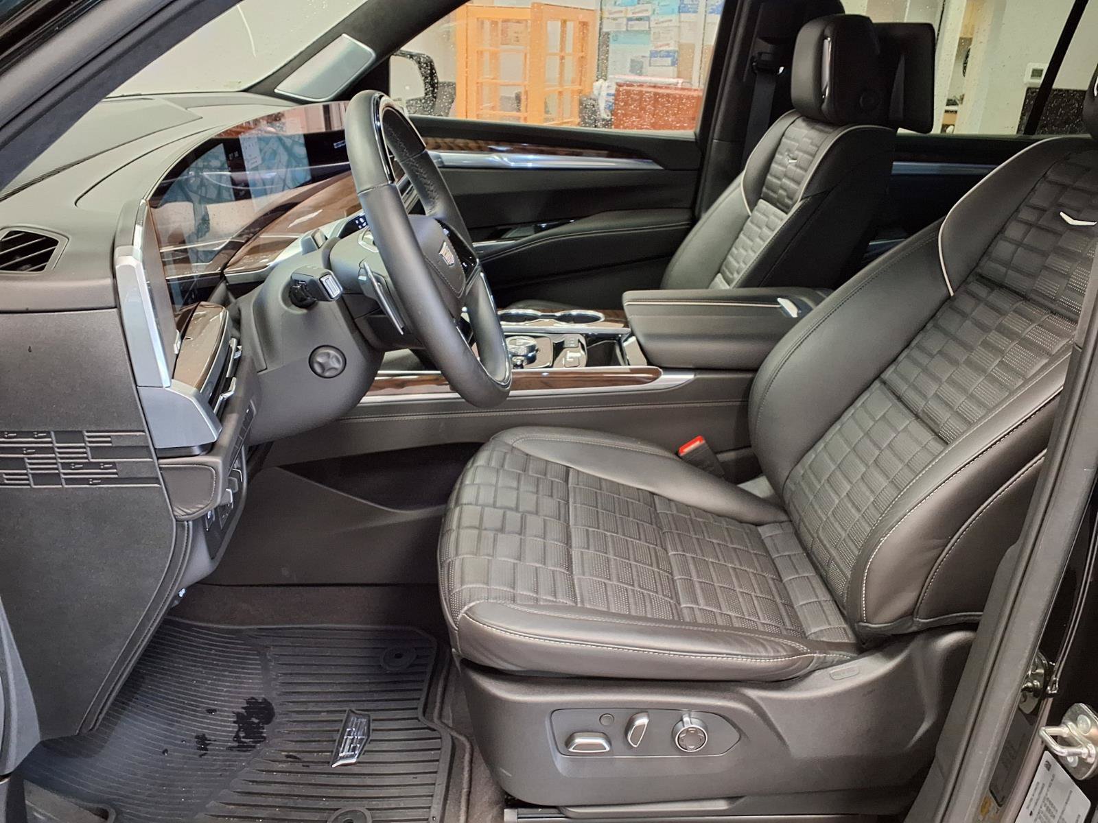 Certified 2026 Cadillac Escalade Platinum Sport w/ LPO, ONYX Package AWD/4WD image 22