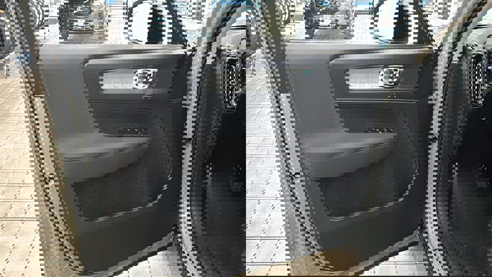 Used 2026 Volvo XC40 B5 Plus w/ Protection Package Premier image 21