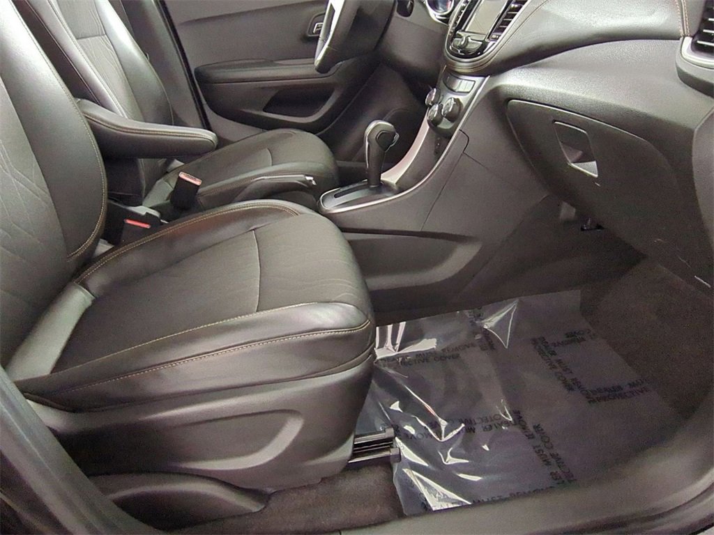 Certified 2022 Chevrolet Trax LT w/ LT Convenience Package image 25