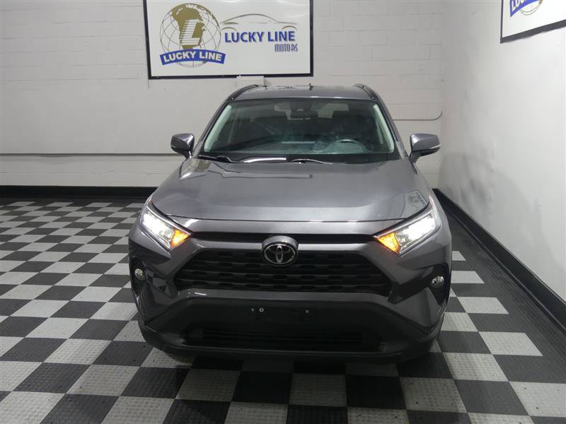 Used 2021 Toyota RAV4 XLE AWD/4WD image 3