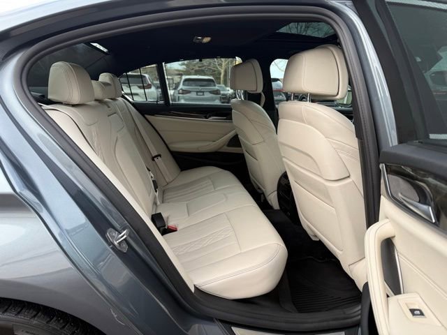 Used 2022 BMW 540i xDrive w/ Premium Package image 28