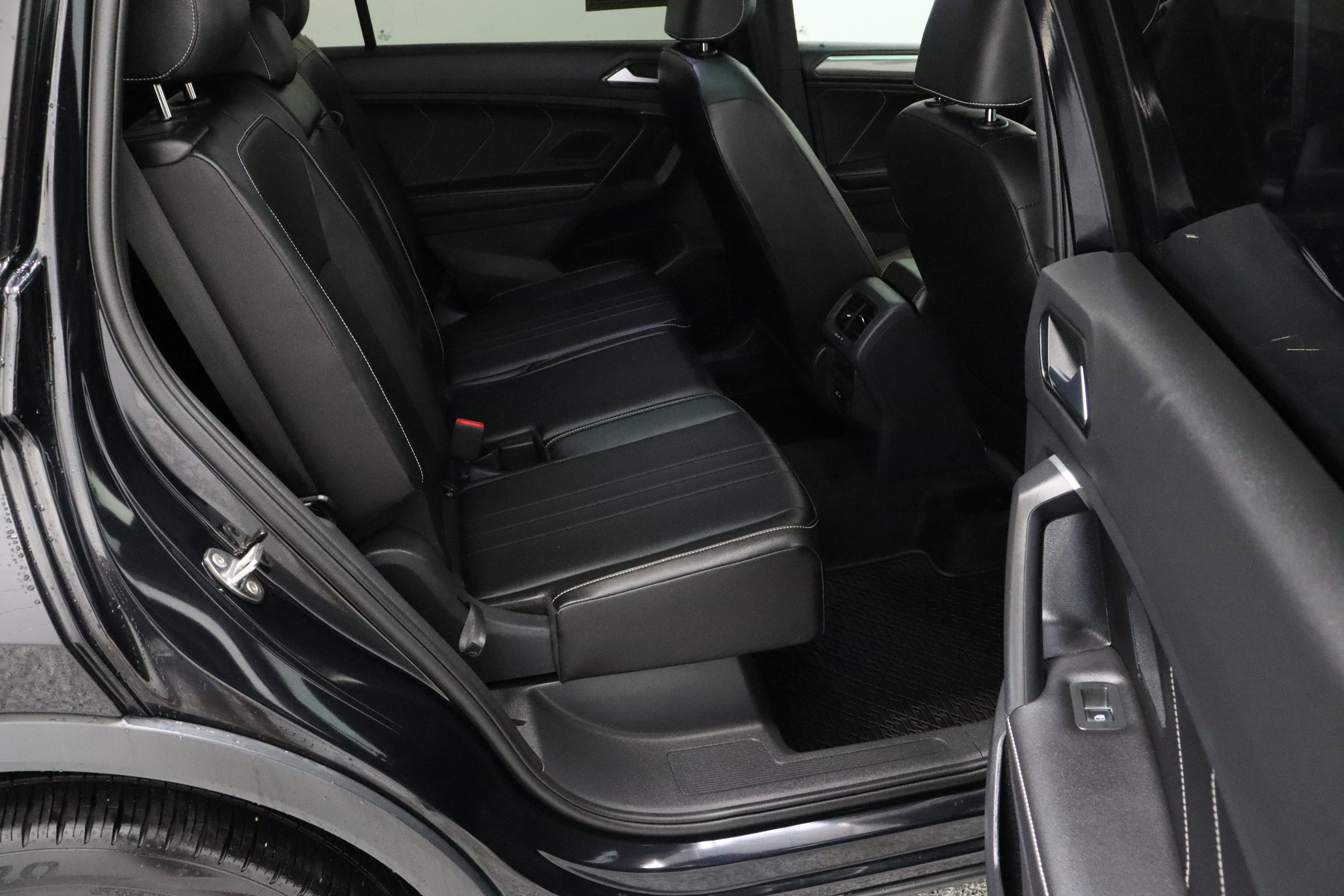 Used 2024 Volkswagen Tiguan SE R-Line FWD image 37