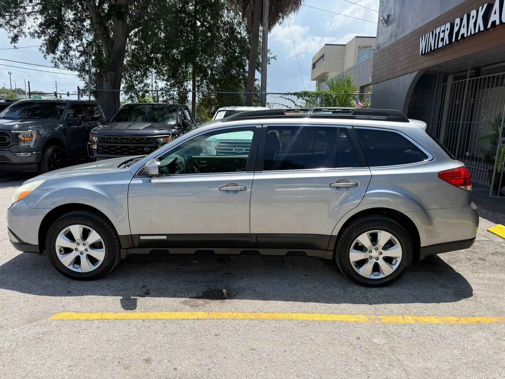 Used 2011 Subaru Outback 2.5i Limited AWD/4WD image 6